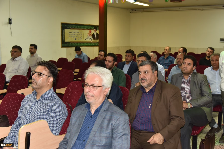 رئیس دانشگاه فنی و حرفه‌ای کشور در جلسه هم‌اندیشی با بسیج اساتید دانشگاه:

اساتید انقلابی دروازه‌های رشد و پیشرفت انقلاب هستند 4