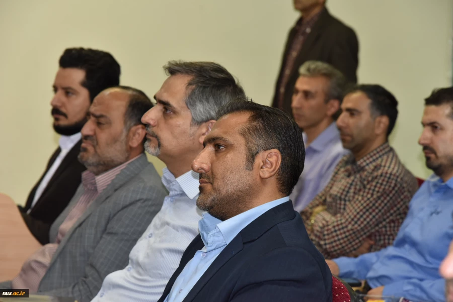 رئیس دانشگاه فنی و حرفه‌ای کشور در جلسه هم‌اندیشی با بسیج اساتید دانشگاه:

اساتید انقلابی دروازه‌های رشد و پیشرفت انقلاب هستند 5