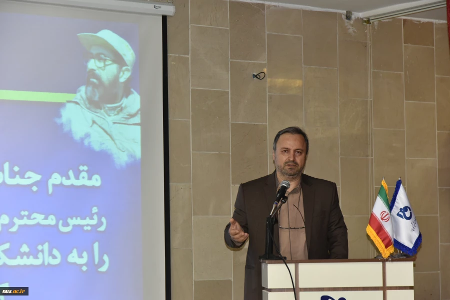 رئیس دانشگاه فنی و حرفه‌ای کشور در جلسه هم‌اندیشی با بسیج اساتید دانشگاه:

اساتید انقلابی دروازه‌های رشد و پیشرفت انقلاب هستند 11