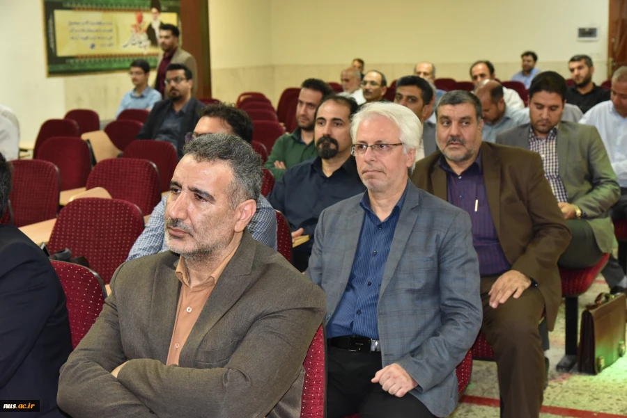 رئیس دانشگاه فنی و حرفه‌ای کشور در جلسه هم‌اندیشی با بسیج اساتید دانشگاه:

اساتید انقلابی دروازه‌های رشد و پیشرفت انقلاب هستند 13