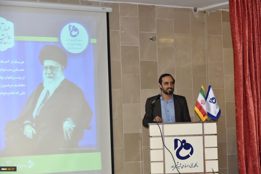 رئیس دانشگاه فنی و حرفه‌ای کشور در جلسه هم‌اندیشی با بسیج اساتید دانشگاه:

اساتید انقلابی دروازه‌های رشد و پیشرفت انقلاب هستند 19