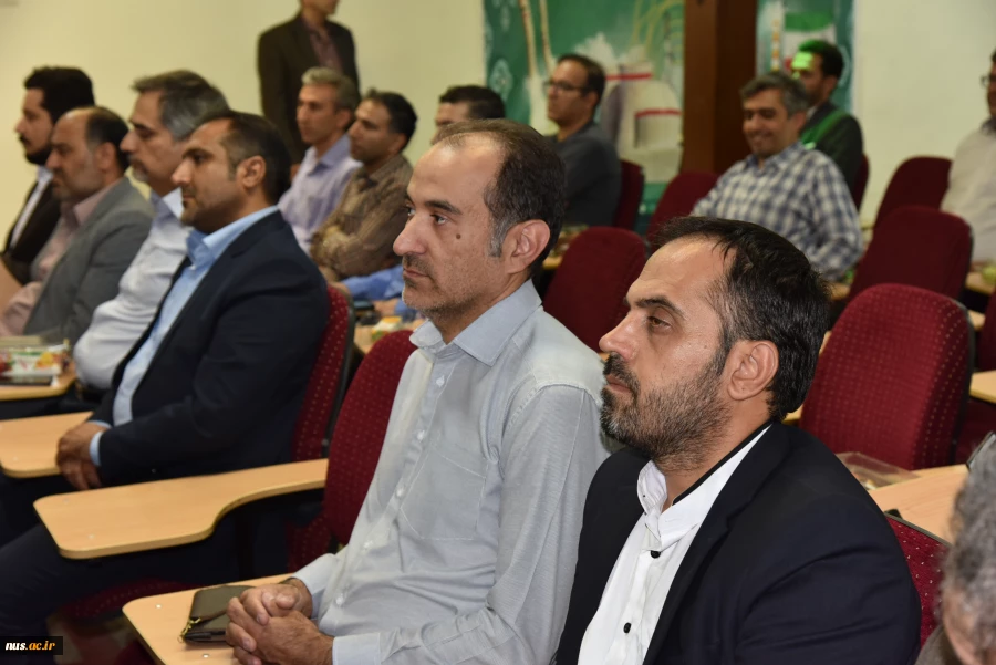 رئیس دانشگاه فنی و حرفه‌ای کشور در جلسه هم‌اندیشی با بسیج اساتید دانشگاه:

اساتید انقلابی دروازه‌‌بان‌های رشد و پیشرفت انقلاب هستند 2