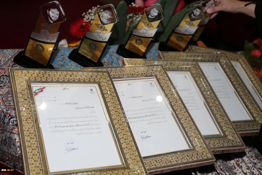 رئیس دانشگاه فنی و حرفه‌ای در مراسم بزرگداشت شهدای دانشگاه فنی و حرفه‌ای:

تکریم مقام شهدا و بزرگداشت شهدای گمنام نگاه فرهنگی ویژه دولت سیزدهم است 6