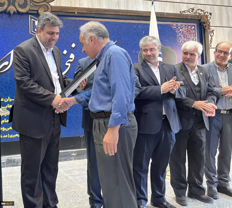 رئیس دانشگاه فنی و حرفه‌ای در مراسم افتتاح سالن چندمنظوره فیروزه در آموزشکده فنی و حرفه‌ای دختران نیشابور:

منابع انسانی فرهیخته، منابع طبیعی خدادادی و زیرساخت‌های خوب صنعتی در نیشابور جمع هستند و لازم است که آموزشکده‌های فنی و حرفه‌ای در نیشابور به صور