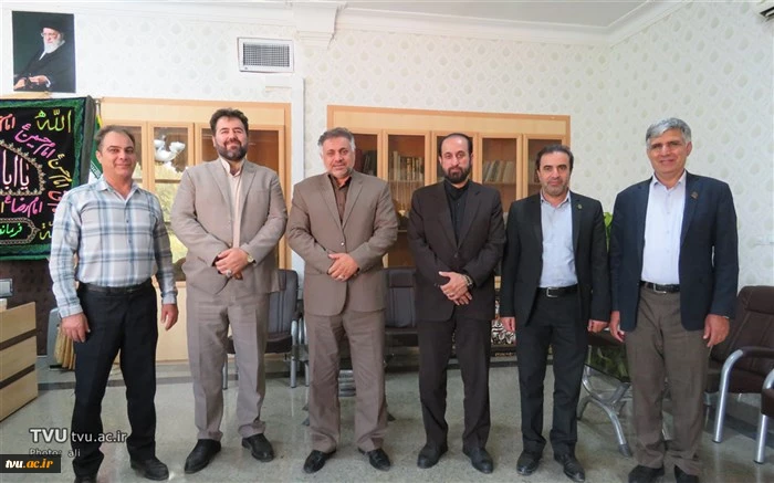 مشاور رئیس و مدیرکل دفتر مرکزی حراست دانشگاه در دیدار با فرماندار شهرستان اسلام‌آباد غرب:

دانشگاه فنی و حرفه‌ای دانشجویان را با کار و فرهنگ کار آشنا می‎‌کند و به ایشان یادآور می‌شود که می‌تواند با یادگیری فن و حرفه موردنیاز بازار، برای خود اشتغال‌آفرین