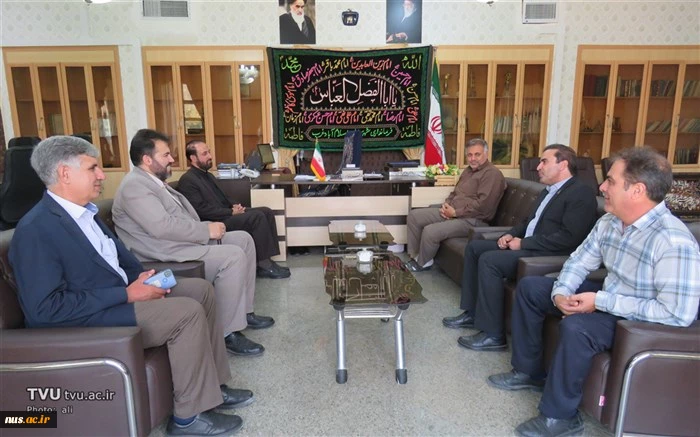 مشاور رئیس و مدیرکل دفتر مرکزی حراست دانشگاه در دیدار با فرماندار شهرستان اسلام‌آباد غرب:

دانشگاه فنی و حرفه‌ای دانشجویان را با کار و فرهنگ کار آشنا می‎‌کند و به ایشان یادآور می‌شود که می‌تواند با یادگیری فن و حرفه موردنیاز بازار، برای خود اشتغال‌آفرین