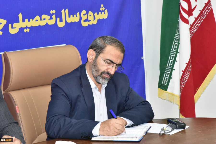 برگزاری نشست حضوری و وبیناری معاونین فرهنگی و دانشجویی دانشکده‌ها و آموزشکده‌های فنی و حرفه‌ای کل کشور
با حضورمسئولین کانون‌های بسیج اساتید 5