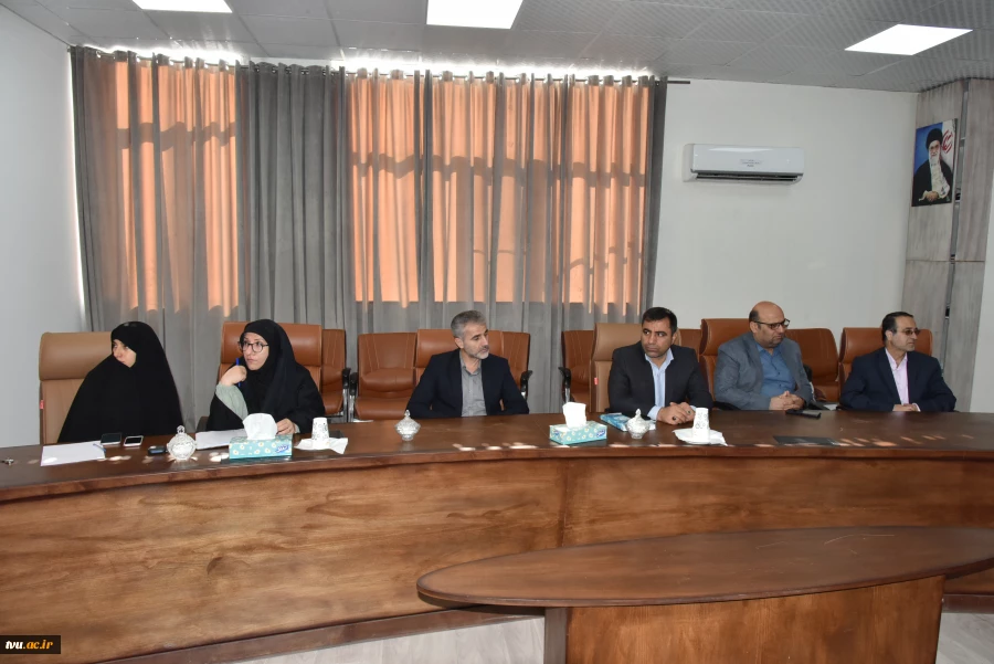 برگزاری نشست حضوری و وبیناری معاونین فرهنگی و دانشجویی دانشکده‌ها و آموزشکده‌های فنی و حرفه‌ای کل کشور
با حضورمسئولین کانون‌های بسیج اساتید 14