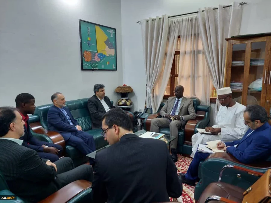 ملاقات رئیس دانشگاه فنی و حرفه‌ای با قائم مقام وزیر خارجه مالی 5