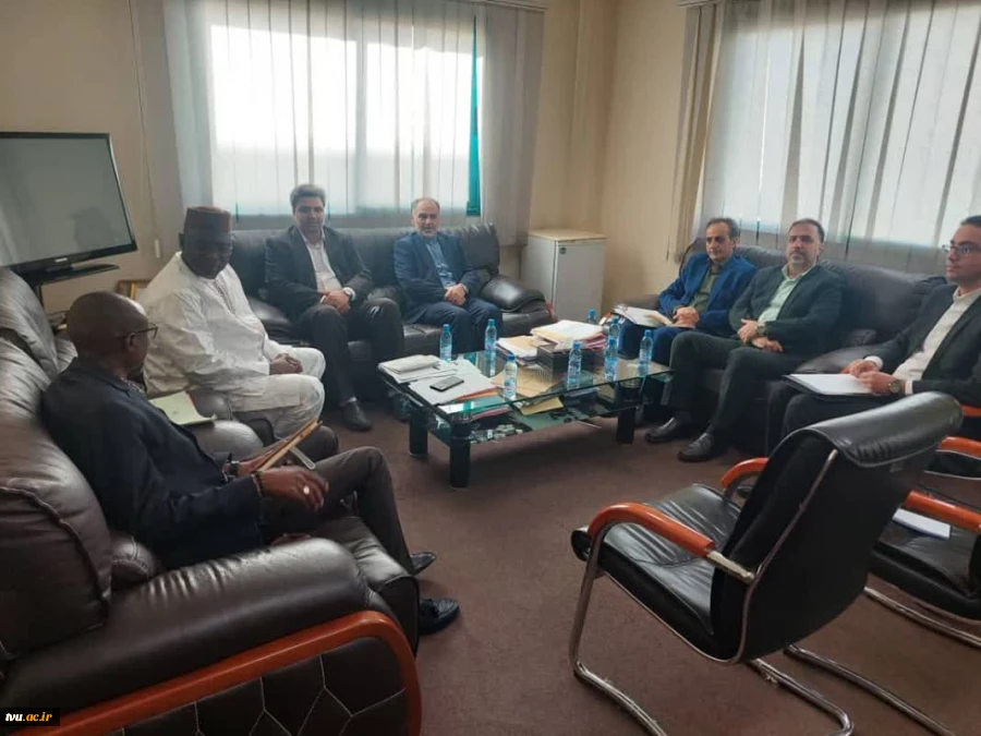 ملاقات رئیس دانشگاه فنی و حرفه‌ای با قائم‌مقام وزیر کار و آموزش‌های فنی و حرفه‌ای 4