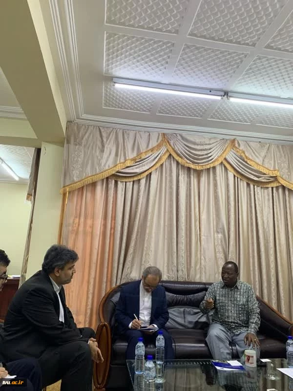 نشست رئیس دانشگاه فنی و حرفه‌ای با وزیر علوم کشور بورکینافاسو 3