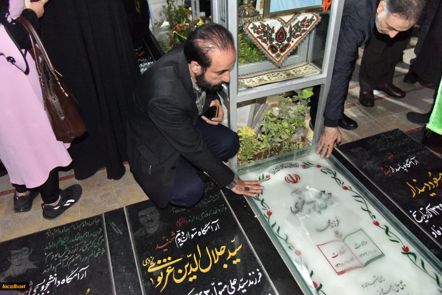 ادای احترام ریاست و اعضای هیئت رئیسه دانشگاه فنی و حرفه‌ای به مقام شامخ سردار شهید حاج قاسم سلیمانی در استان کرمان 7