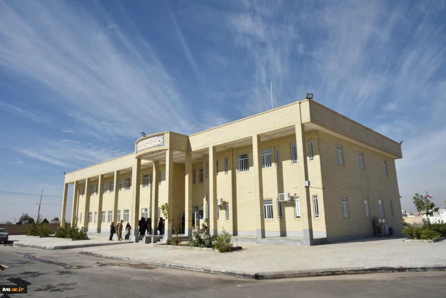 با حضور دکتر خسرویان و هیئت همراه صورت گرفت؛

افتتاح آموزشکده خیرساز فنی و حرفه‌ای دختران (کوثر) در شهر سیرجان 3