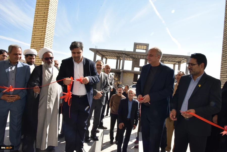 با حضور دکتر خسرویان و هیئت همراه صورت گرفت؛

افتتاح آموزشکده خیرساز فنی و حرفه‌ای دختران (کوثر) در شهر سیرجان 7