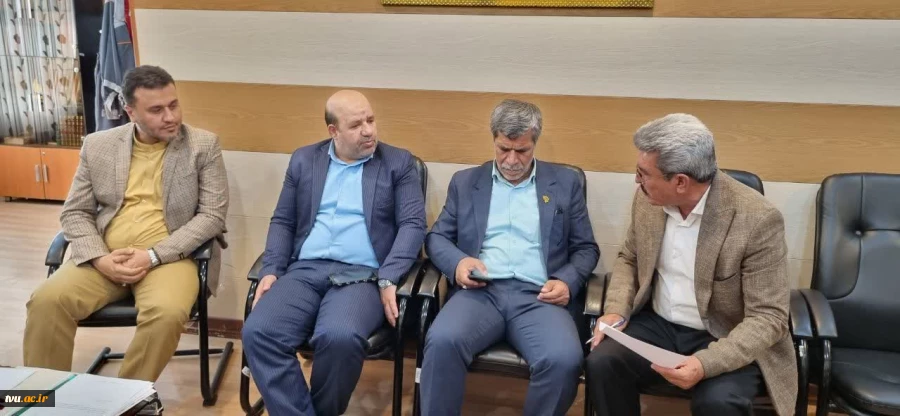 بازدید معاون فرهنگی و دانشجویی دانشگاه از آموزشکده‌های فنی و حرفه‌ای بافت و ارزوئیه 5