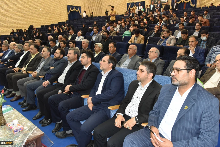 در دانشگاه فنی و حرفه‌ای استان کرمان صورت گرفت:

تشکیل اولین کنسرسیوم مهارت‌آموزی و اشتغال با حضور هیئت‌رئیسه دانشگاه و صاحبان صنایع استان 5