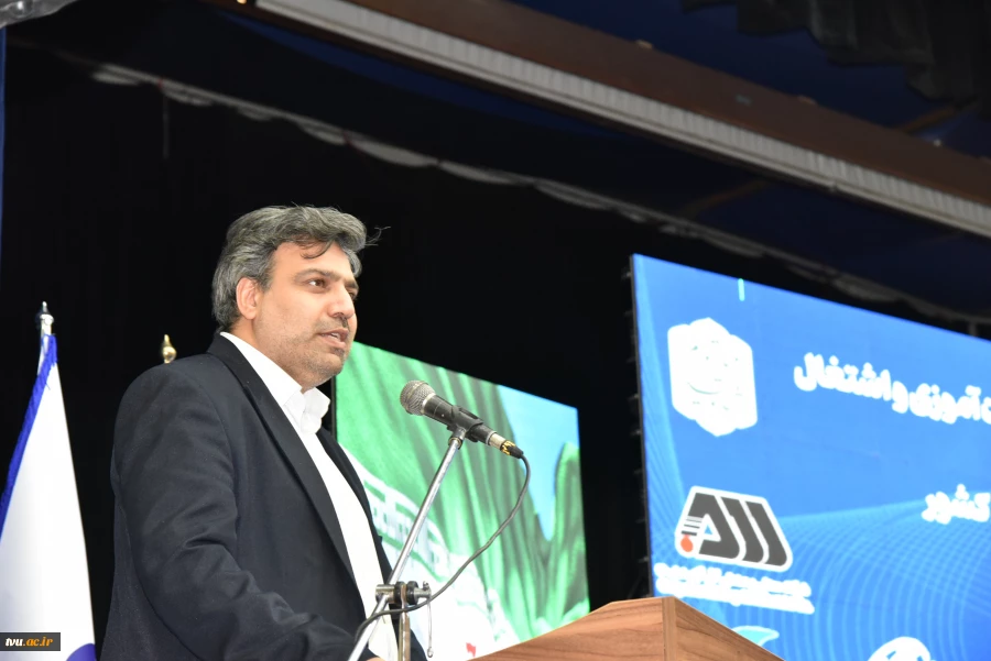 در دانشگاه فنی و حرفه‌ای استان کرمان صورت گرفت:

تشکیل اولین کنسرسیوم مهارت‌آموزی و اشتغال با حضور هیئت‌رئیسه دانشگاه و صاحبان صنایع استان 8