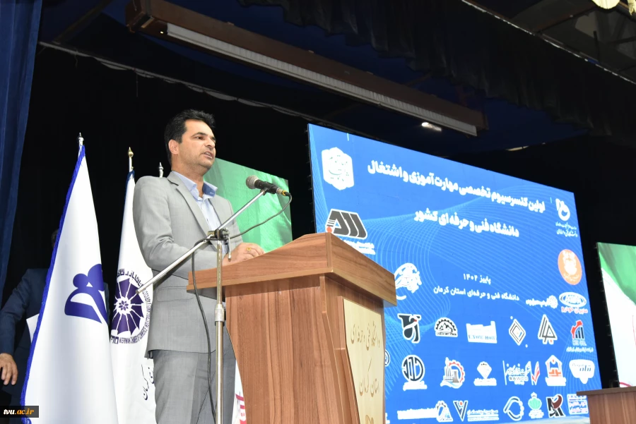 در دانشگاه فنی و حرفه‌ای استان کرمان صورت گرفت:

تشکیل اولین کنسرسیوم مهارت‌آموزی و اشتغال با حضور هیئت‌رئیسه دانشگاه و صاحبان صنایع استان 18