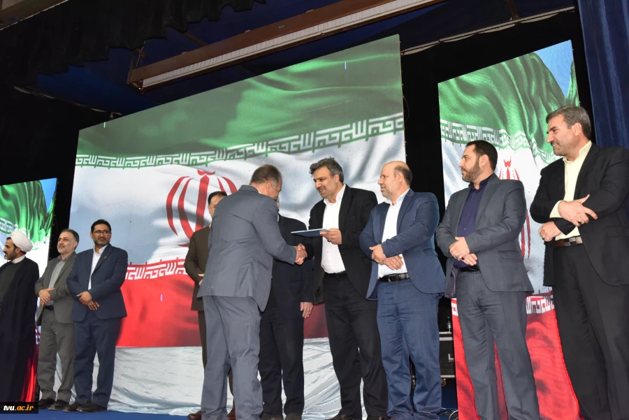 در دانشگاه فنی و حرفه‌ای استان کرمان برگزار شد؛

آیین اختتامیه سومین جشنواره فرهنگی هنری ذوالفقار 9