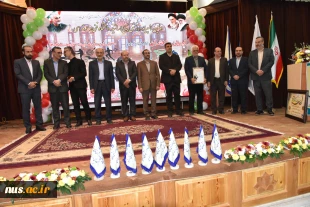 رئیس دانشگاه فنی و حرفه‌ای در آیین افتتاحیه اولین المپیاد اساتید بسیجی:

حضرت امام(ره) در سال 58 تشکیل شجره طیبه انقلاب را بنا گذاشت و انسان تمدنی را برای این جامعه و این تمدن، "انسان بسیجی" طراحی کرد. 2