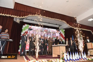 رئیس دانشگاه فنی و حرفه‌ای در آیین افتتاحیه اولین المپیاد اساتید بسیجی:

حضرت امام(ره) در سال 58 تشکیل شجره طیبه انقلاب را بنا گذاشت و انسان تمدنی را برای این جامعه و این تمدن، "انسان بسیجی" طراحی کرد. 2