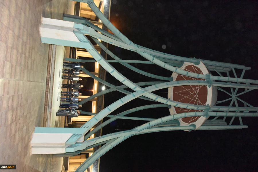 رئیس دانشگاه فنی و حرفه‌ای در آیین افتتاحیه اولین المپیاد اساتید بسیجی:

حضرت امام(ره) در سال 58 تشکیل شجره طیبه انقلاب را بنا گذاشت و انسان تمدنی را برای این جامعه و این تمدن، "انسان بسیجی" طراحی کرد. 2