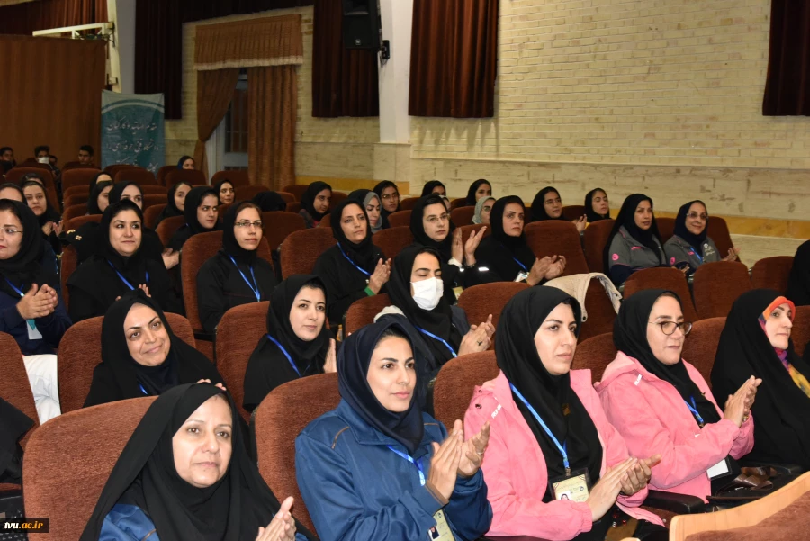 رئیس دانشگاه فنی و حرفه‌ای در آیین افتتاحیه اولین المپیاد اساتید بسیجی:

حضرت امام(ره) در سال 58 تشکیل شجره طیبه انقلاب را بنا گذاشت و انسان تمدنی را برای این جامعه و این تمدن، "انسان بسیجی" طراحی کرد. 6