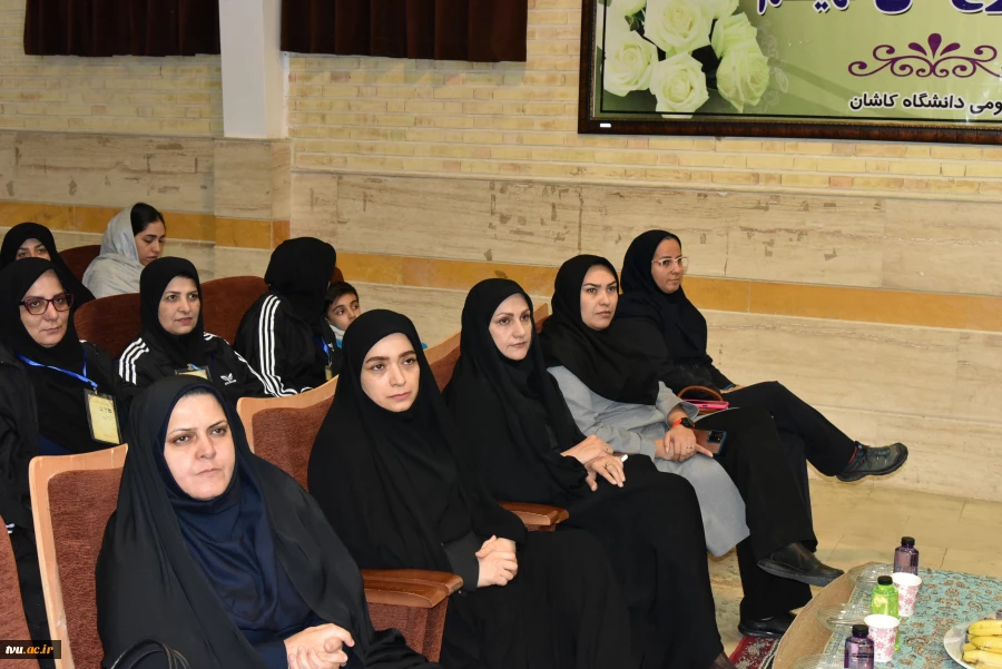 رئیس دانشگاه فنی و حرفه‌ای در آیین افتتاحیه اولین المپیاد اساتید بسیجی:

حضرت امام(ره) در سال 58 تشکیل شجره طیبه انقلاب را بنا گذاشت و انسان تمدنی را برای این جامعه و این تمدن، "انسان بسیجی" طراحی کرد. 7