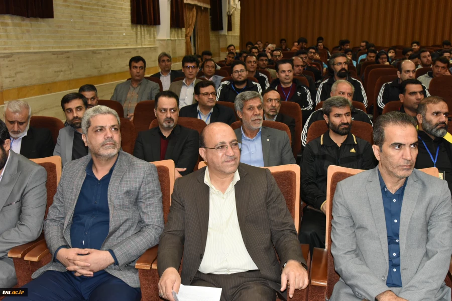 رئیس دانشگاه فنی و حرفه‌ای در آیین افتتاحیه اولین المپیاد اساتید بسیجی:

حضرت امام(ره) در سال 58 تشکیل شجره طیبه انقلاب را بنا گذاشت و انسان تمدنی را برای این جامعه و این تمدن، "انسان بسیجی" طراحی کرد. 4