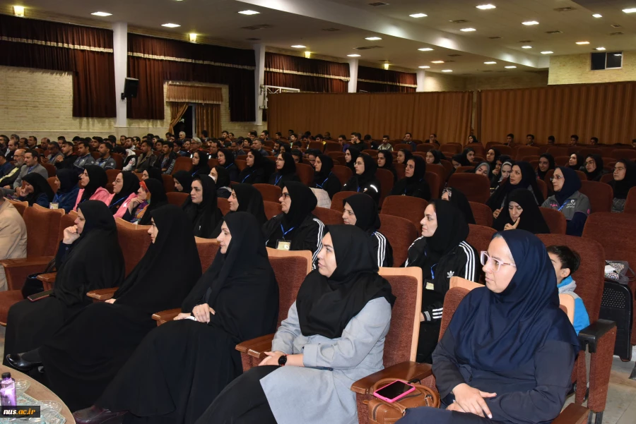 رئیس دانشگاه فنی و حرفه‌ای در آیین افتتاحیه اولین المپیاد اساتید بسیجی:

حضرت امام(ره) در سال 58 تشکیل شجره طیبه انقلاب را بنا گذاشت و انسان تمدنی را برای این جامعه و این تمدن، "انسان بسیجی" طراحی کرد. 5