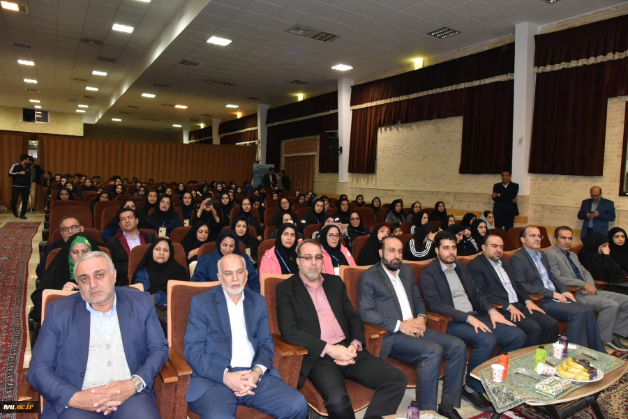 رئیس دانشگاه فنی و حرفه‌ای در آیین افتتاحیه اولین المپیاد اساتید بسیجی:

حضرت امام(ره) در سال 58 تشکیل شجره طیبه انقلاب را بنا گذاشت و انسان تمدنی را برای این جامعه و این تمدن، "انسان بسیجی" طراحی کرد. 12