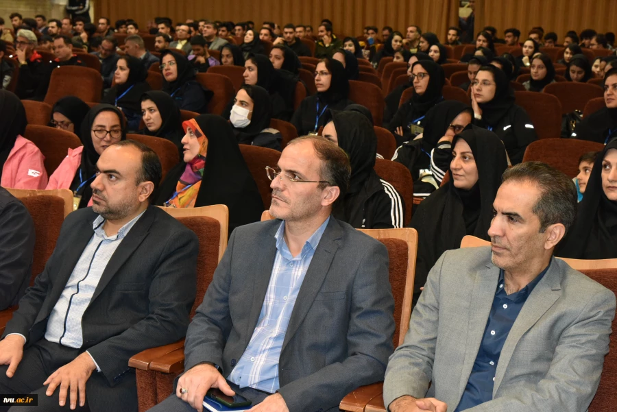 رئیس دانشگاه فنی و حرفه‌ای در آیین افتتاحیه اولین المپیاد اساتید بسیجی:

حضرت امام(ره) در سال 58 تشکیل شجره طیبه انقلاب را بنا گذاشت و انسان تمدنی را برای این جامعه و این تمدن، "انسان بسیجی" طراحی کرد. 13