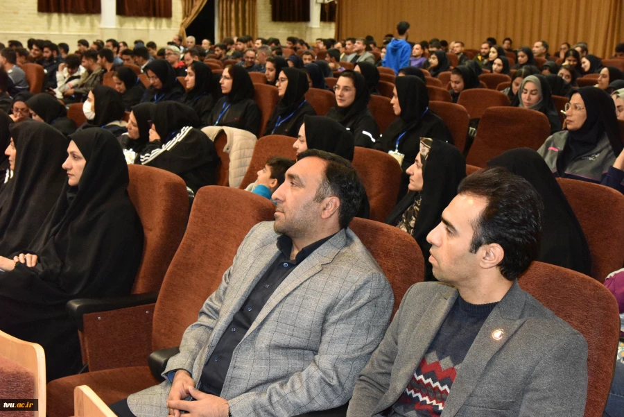 رئیس دانشگاه فنی و حرفه‌ای در آیین افتتاحیه اولین المپیاد اساتید بسیجی:

حضرت امام(ره) در سال 58 تشکیل شجره طیبه انقلاب را بنا گذاشت و انسان تمدنی را برای این جامعه و این تمدن، "انسان بسیجی" طراحی کرد. 6