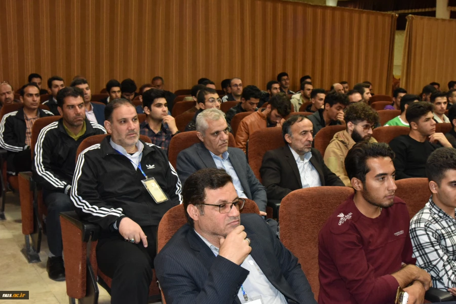 رئیس دانشگاه فنی و حرفه‌ای در آیین افتتاحیه اولین المپیاد اساتید بسیجی:

حضرت امام(ره) در سال 58 تشکیل شجره طیبه انقلاب را بنا گذاشت و انسان تمدنی را برای این جامعه و این تمدن، "انسان بسیجی" طراحی کرد. 7