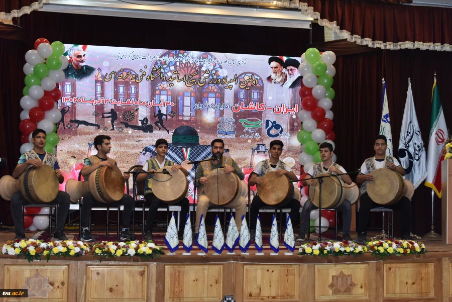 رئیس دانشگاه فنی و حرفه‌ای در آیین افتتاحیه اولین المپیاد اساتید بسیجی:

حضرت امام(ره) در سال 58 تشکیل شجره طیبه انقلاب را بنا گذاشت و انسان تمدنی را برای این جامعه و این تمدن، "انسان بسیجی" طراحی کرد. 10