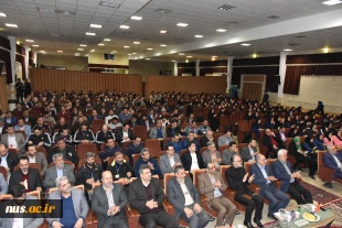 رئیس دانشگاه فنی و حرفه‌ای در آیین افتتاحیه اولین المپیاد اساتید بسیجی:

حضرت امام(ره) در سال 58 تشکیل شجره طیبه انقلاب را بنا گذاشت و انسان تمدنی را برای این جامعه و این تمدن، "انسان بسیجی" طراحی کرد. 11