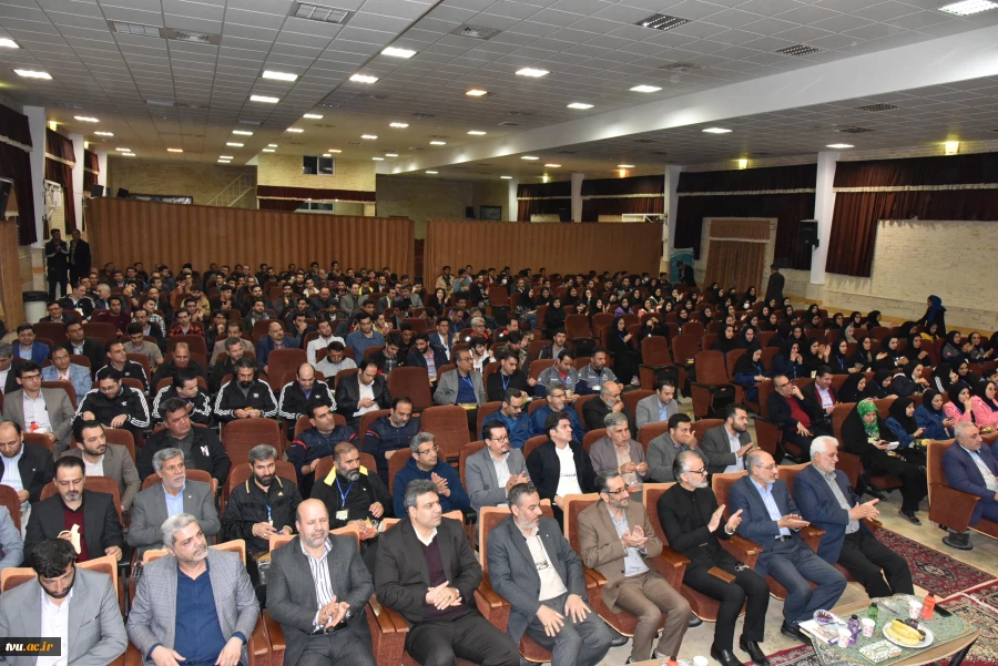 رئیس دانشگاه فنی و حرفه‌ای در آیین افتتاحیه اولین المپیاد اساتید بسیجی:

حضرت امام(ره) در سال 58 تشکیل شجره طیبه انقلاب را بنا گذاشت و انسان تمدنی را برای این جامعه و این تمدن، "انسان بسیجی" طراحی کرد. 11