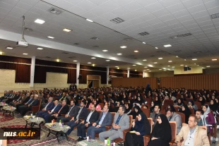 رئیس دانشگاه فنی و حرفه‌ای در آیین افتتاحیه اولین المپیاد اساتید بسیجی:

حضرت امام(ره) در سال 58 تشکیل شجره طیبه انقلاب را بنا گذاشت و انسان تمدنی را برای این جامعه و این تمدن، "انسان بسیجی" طراحی کرد. 12