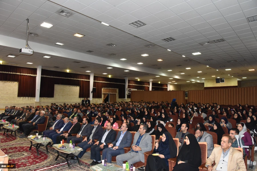 رئیس دانشگاه فنی و حرفه‌ای در آیین افتتاحیه اولین المپیاد اساتید بسیجی:

حضرت امام(ره) در سال 58 تشکیل شجره طیبه انقلاب را بنا گذاشت و انسان تمدنی را برای این جامعه و این تمدن، "انسان بسیجی" طراحی کرد. 12