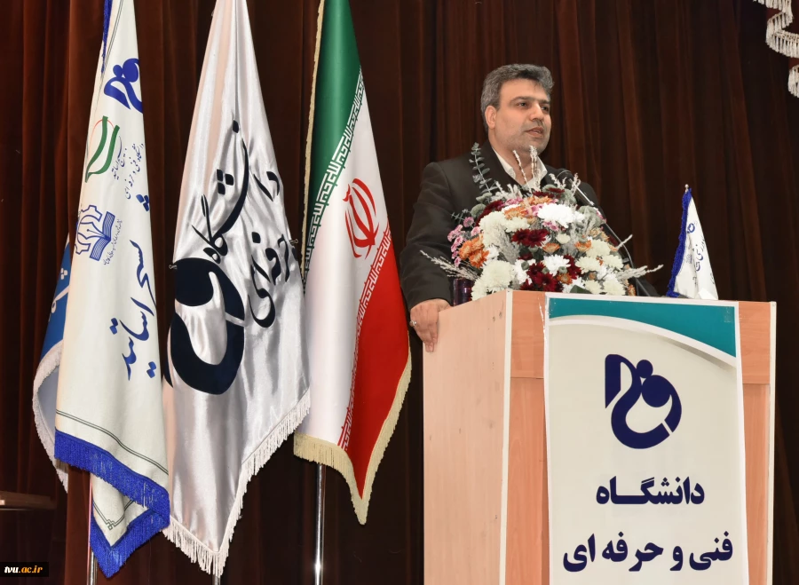 رئیس دانشگاه فنی و حرفه‌ای در آیین افتتاحیه اولین المپیاد اساتید بسیجی:

کلمه طیبه بسیج کلیدواژه تمدنی معمار کبیر انقلاب امام امت، امام روح الله است 2