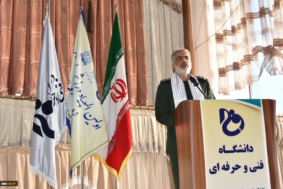 معاون فرهنگی و دانشجویی دانشگاه فنی و حرفه‌ای در اختتامیه اولین المپیاد ورزشی بسیج اساتید:

بسیج میراث بزرگ پیامبراکرم(ص) است 5