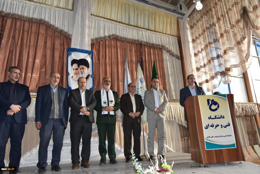 معاون فرهنگی و دانشجویی دانشگاه فنی و حرفه‌ای در اختتامیه اولین المپیاد ورزشی بسیج اساتید:

بسیج میراث بزرگ پیامبر اکرم(ص) و امیرالمؤمنین است 2