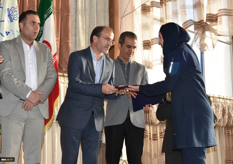 معاون فرهنگی و دانشجویی دانشگاه فنی و حرفه‌ای در اختتامیه اولین المپیاد ورزشی بسیج اساتید:

بسیج میراث بزرگ پیامبر اکرم(ص) و امیرالمؤمنین است 3