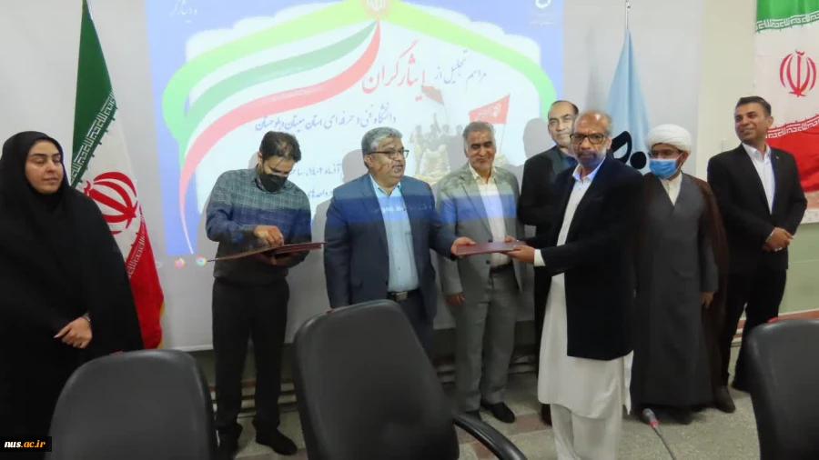 برای نخستین‌بار همزمان در 31 واحد استانی دانشگاه فنی و حرفه‌ای صورت گرفت؛ 

آیین تجلیل از ایثارگران معزز دانشگاه فنی و حرفه‌ای سراسر کشور 7