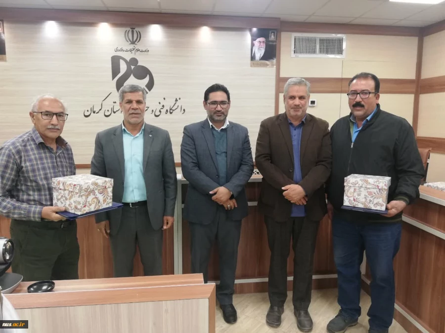 برای نخستین‌بار همزمان در 31 واحد استانی دانشگاه فنی و حرفه‌ای صورت گرفت؛ 

آیین تجلیل از ایثارگران معزز دانشگاه فنی و حرفه‌ای سراسر کشور 9