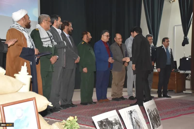 برای نخستین‌بار همزمان در 31 واحد استانی دانشگاه فنی و حرفه‌ای صورت گرفت؛ 

آیین تجلیل از ایثارگران معزز دانشگاه فنی و حرفه‌ای سراسر کشور 10