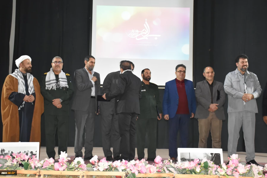 برای نخستین‌بار همزمان در 31 واحد استانی دانشگاه فنی و حرفه‌ای صورت گرفت؛ 

آیین تجلیل از ایثارگران معزز دانشگاه فنی و حرفه‌ای سراسر کشور 4
