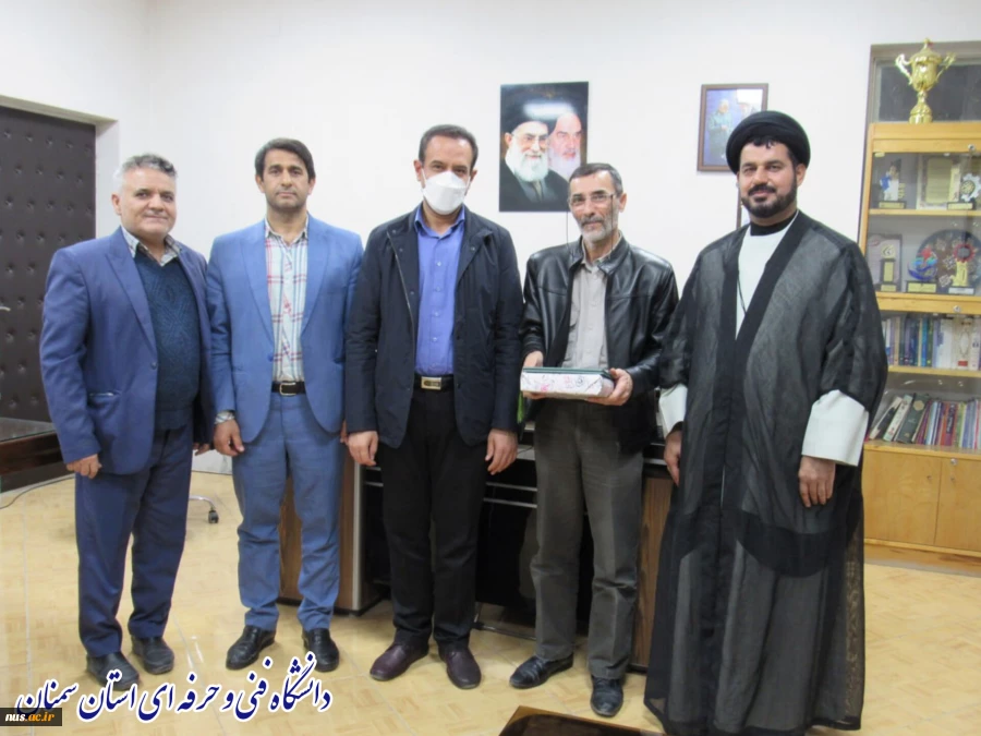 برای نخستین‌بار همزمان در 31 واحد استانی دانشگاه فنی و حرفه‌ای صورت گرفت؛ 

آیین تجلیل از ایثارگران معزز دانشگاه فنی و حرفه‌ای سراسر کشور 9