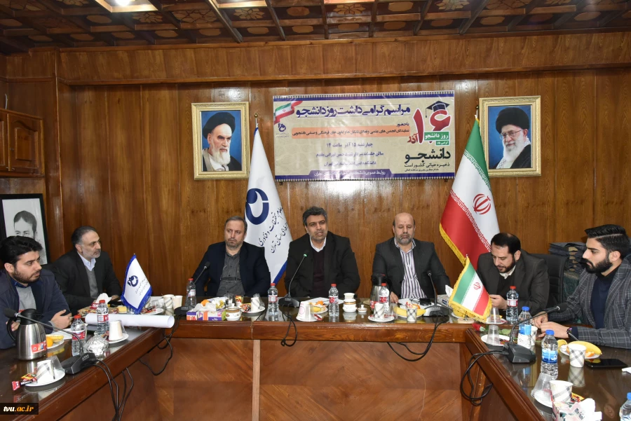 رئیس دانشگاه فنی و حرفه‌ای در جمع دانشجویان به مناسبت روز دانشجو:

دوران دانشجویی باید با سه عامل علم و عمل، عدالت خواهی، عدالت طلبی و آزاد اندیشی گره بخورد 2