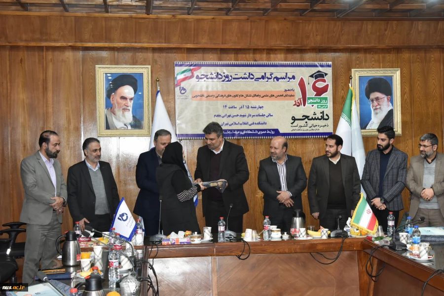 رئیس دانشگاه فنی و حرفه‌ای در جمع دانشجویان به مناسبت روز دانشجو:

دوران دانشجویی باید با سه عامل علم و عمل، عدالت خواهی، عدالت طلبی و آزاد اندیشی گره بخورد 9